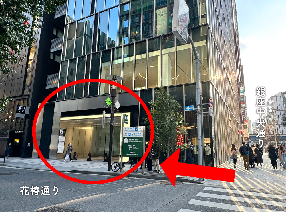 花椿通りに面する駐車スペース