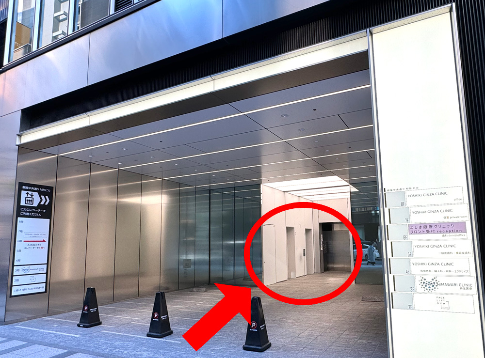 花椿通り奥のエレベーター