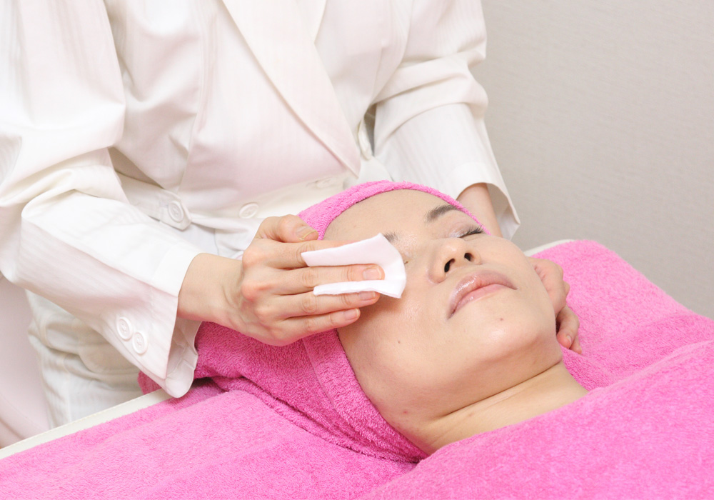 ケミカルピーリング施術